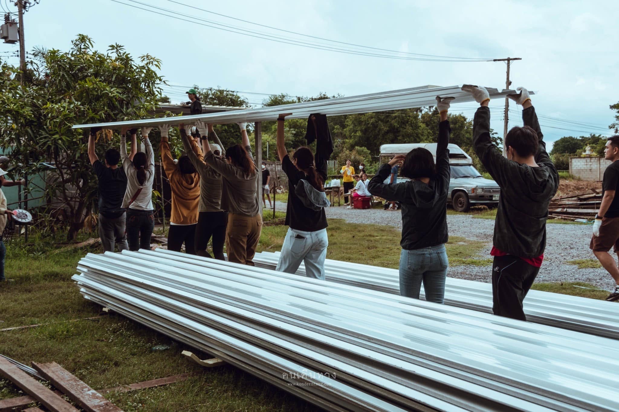 GMH Charity Roofing the School activity in Don Ton, Lopburi, photo 5 of 15