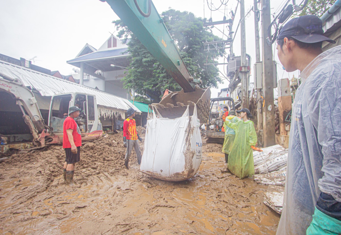GMH Charity flood activity in Mae Sai, photo 6 of 6
