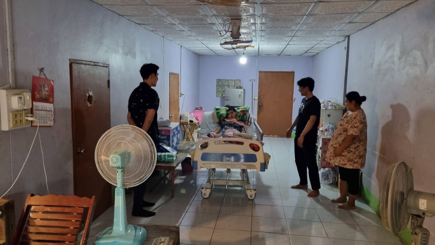 GMH Charity support visit for bedridden patients, photo 2 of 6